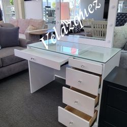 ✅️White Makeup Vanity Set with Lighted Mirror (Stool not included)✅️✅️
