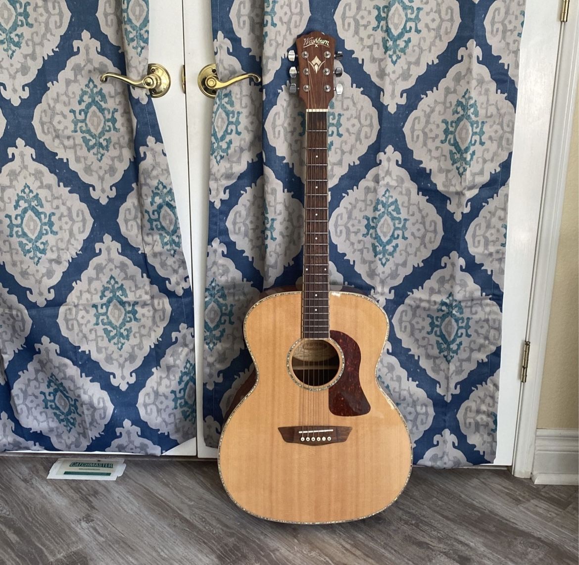 Washburn Acoustic Electric Guitar