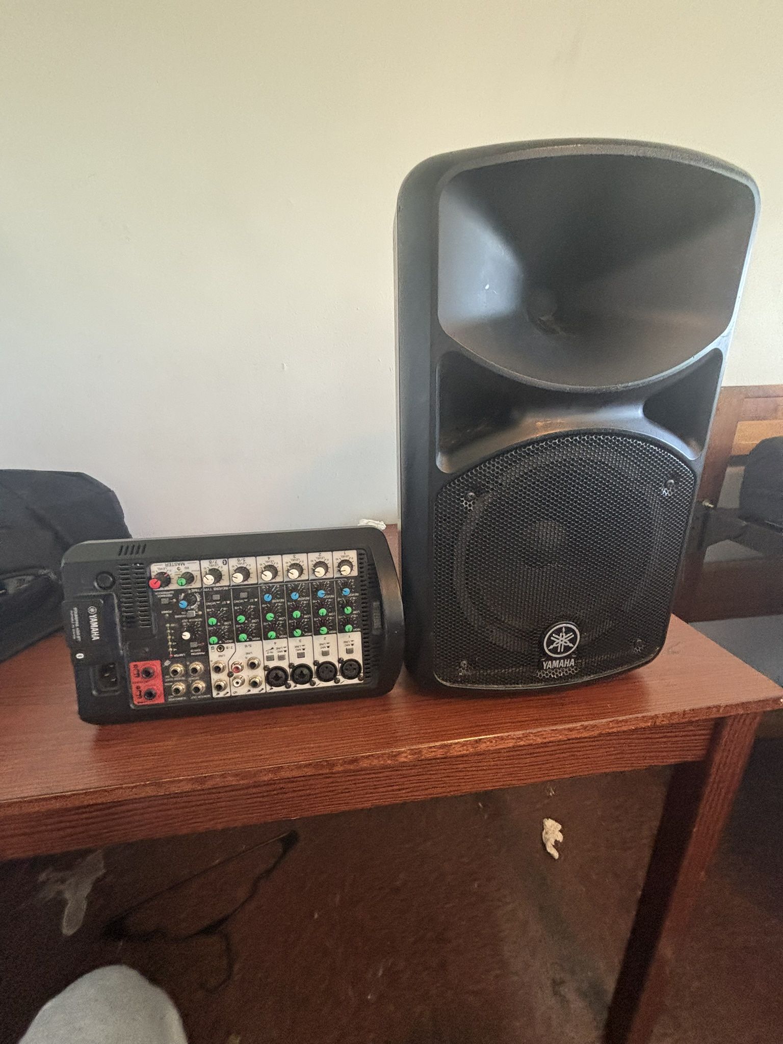 Yamaha Speaker stagepas 400bt + Portable PA System