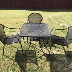 Outdoor Table & Chairs 