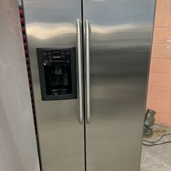 GE Stainless Counter Depth Side By Side Refrigerator 