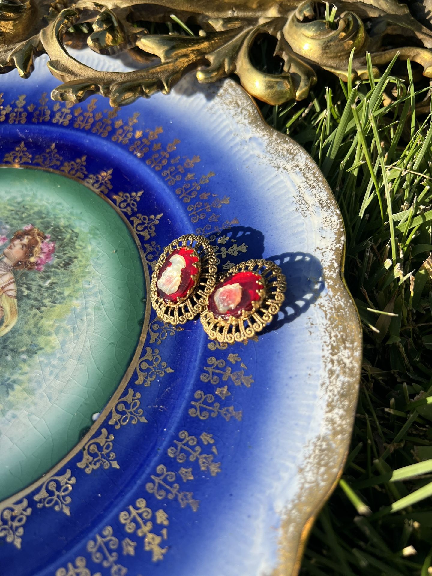 Vintage Red Cameo Clip Earrings – Gold Filigree Frame
