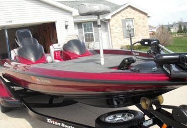KING Triton Low price 2007 boat