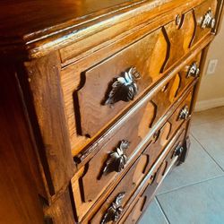 Antique Burled Walnut Chest Of Drawers, sometimes called a Commode because of its shape (larger on top “Step-Back” style).  It’s in exceptional Shape!