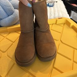 Women’s UGG Classic Short II