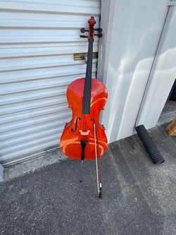 Beautiful  😻. Cello.   Wooden.   3/4.