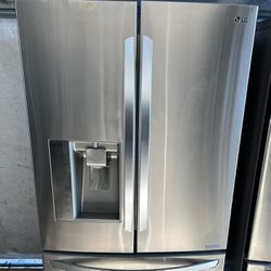 LG French Door Refrigerator   60 day warranty/ Located at:📍5415 Carmack Rd Tampa Fl 33610📍 