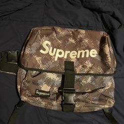 USED Supreme Duffel bag !!!! 