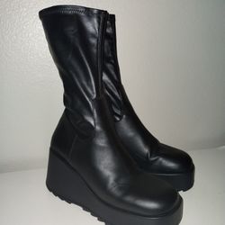 Steve Madden Women's Platform Proceed Ankle Boot
Size 10
