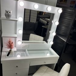 New White Vanity w/Lights and Drawers and 1 Shelf (Included a Free Stool White or Black)