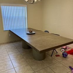 SOLID DINING ROOM TABLE