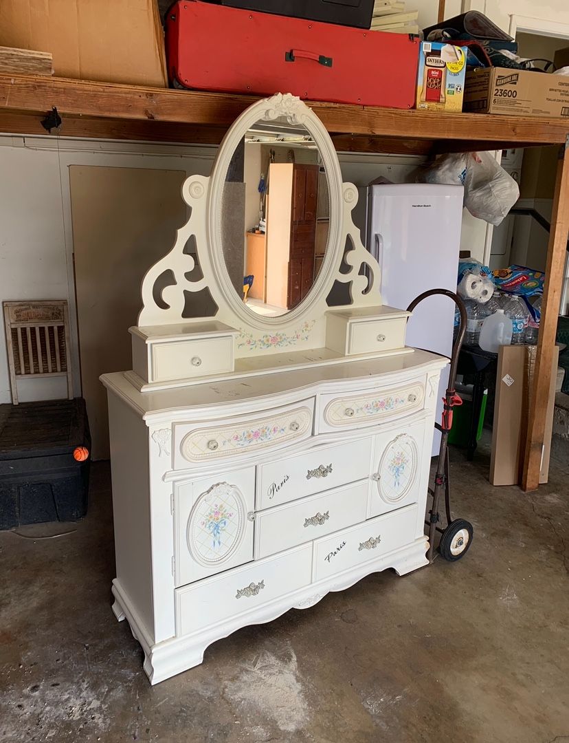 Girls Dresser