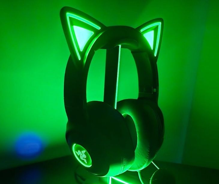 Razer Kraken Kitty V2 USB Wired Headset: Chroma RGB Kitty Ears - Stream Reactive Lighting - HyperClear Cardioid Mic - 40 mm Drivers - 7.1 Surround Sou