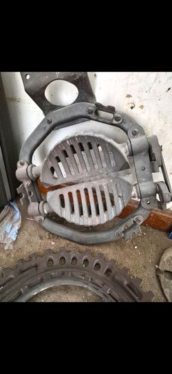 Antique bear trap