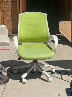 Green Mesh Office Chair with Wheels