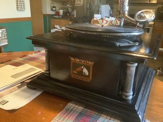 Urban Designs Imported Antique Replica RCA Victor Phonograph Gramophone with Large Silver Metal Horn Needs some TLC Great display piece does what it