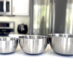Set of 3 Stainless Steel Mixing Bowls w/ Non-Slip Bases & Measurements