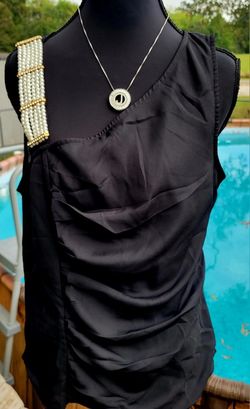 Faisca Elegant Black One-Shoulder Top