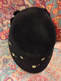 Vintage Women's Black Hat With Flower Decor
