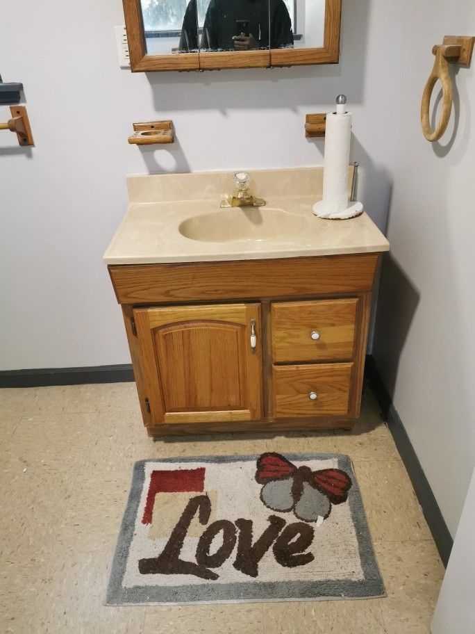BEAUTIFUL BATHROOM VANITY