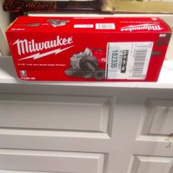 Milwaukee 4-1/2 "(115mm) Small Angle Grinder