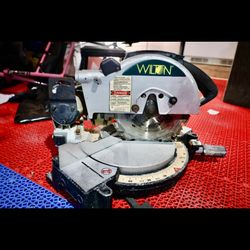 Wilton Compound Miter Saw with Angle Guide