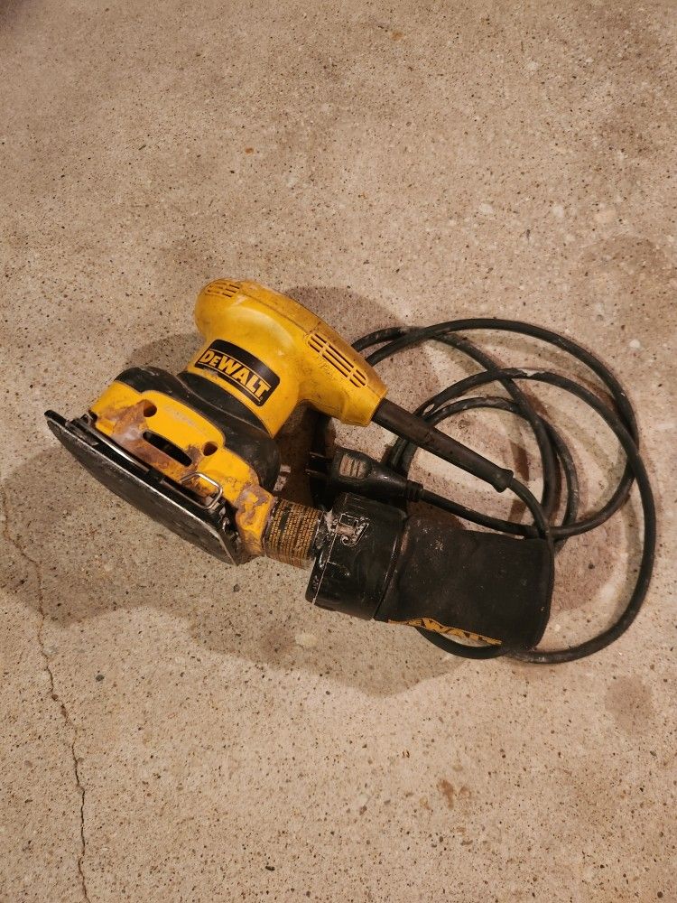 DEWALT Palm Grip Sander