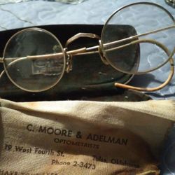 Antique eye glasses. In good shape no scratches.