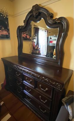 Dresser