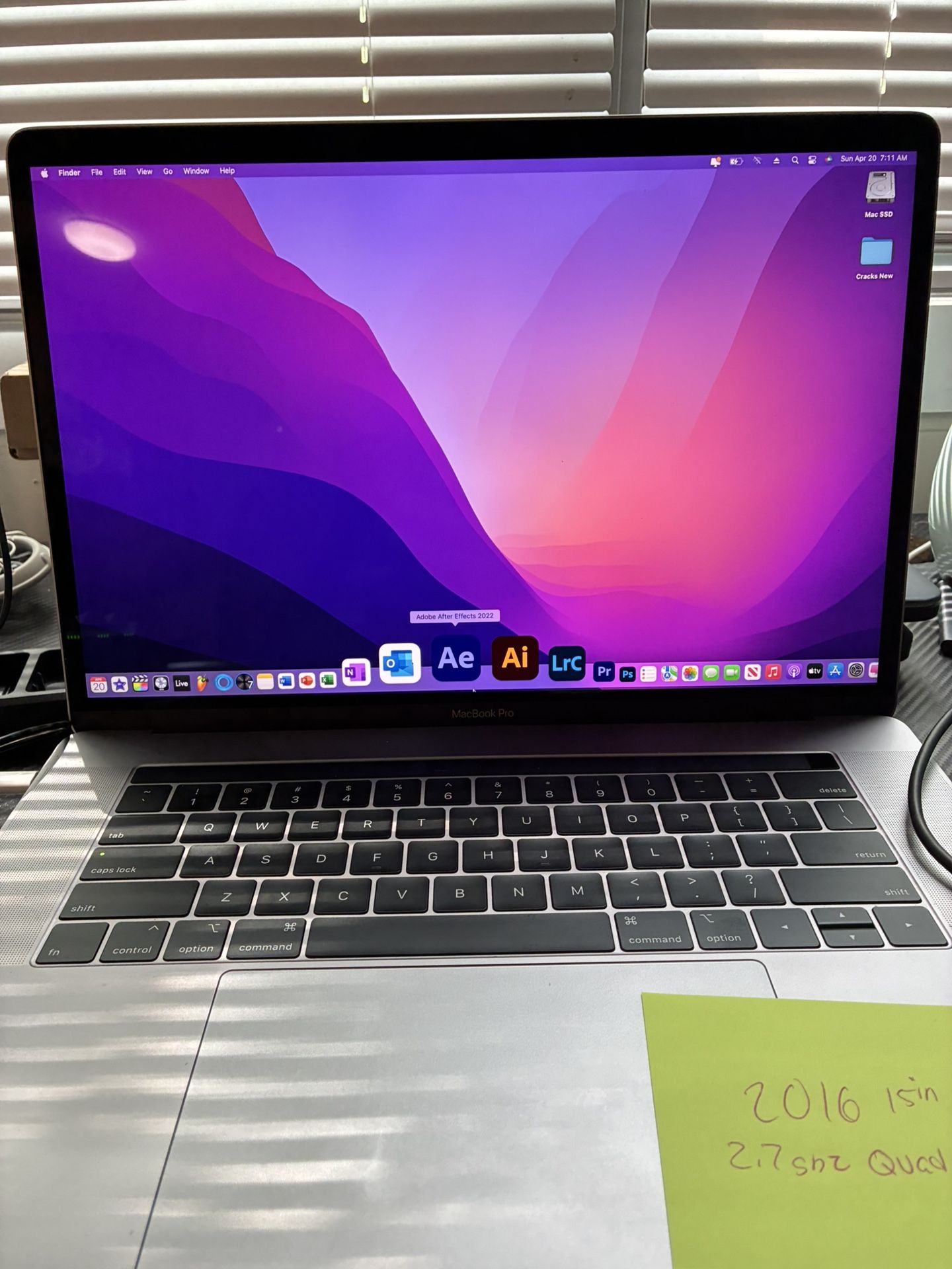 MacBook Pro Touchbar loaded With Music And Editing Software