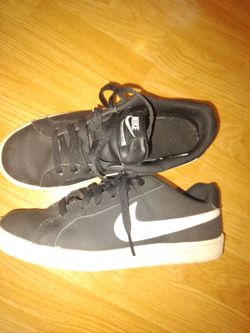 Womens Nike court shoes size 7