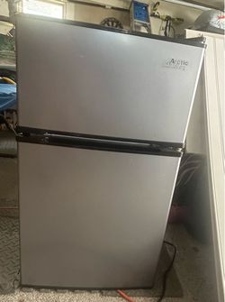 Mini fridge