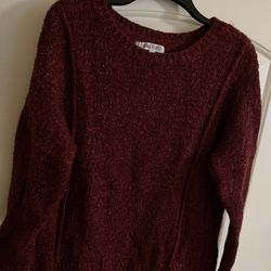 Jennifer López Burgandy Sweater  Medium Size  
