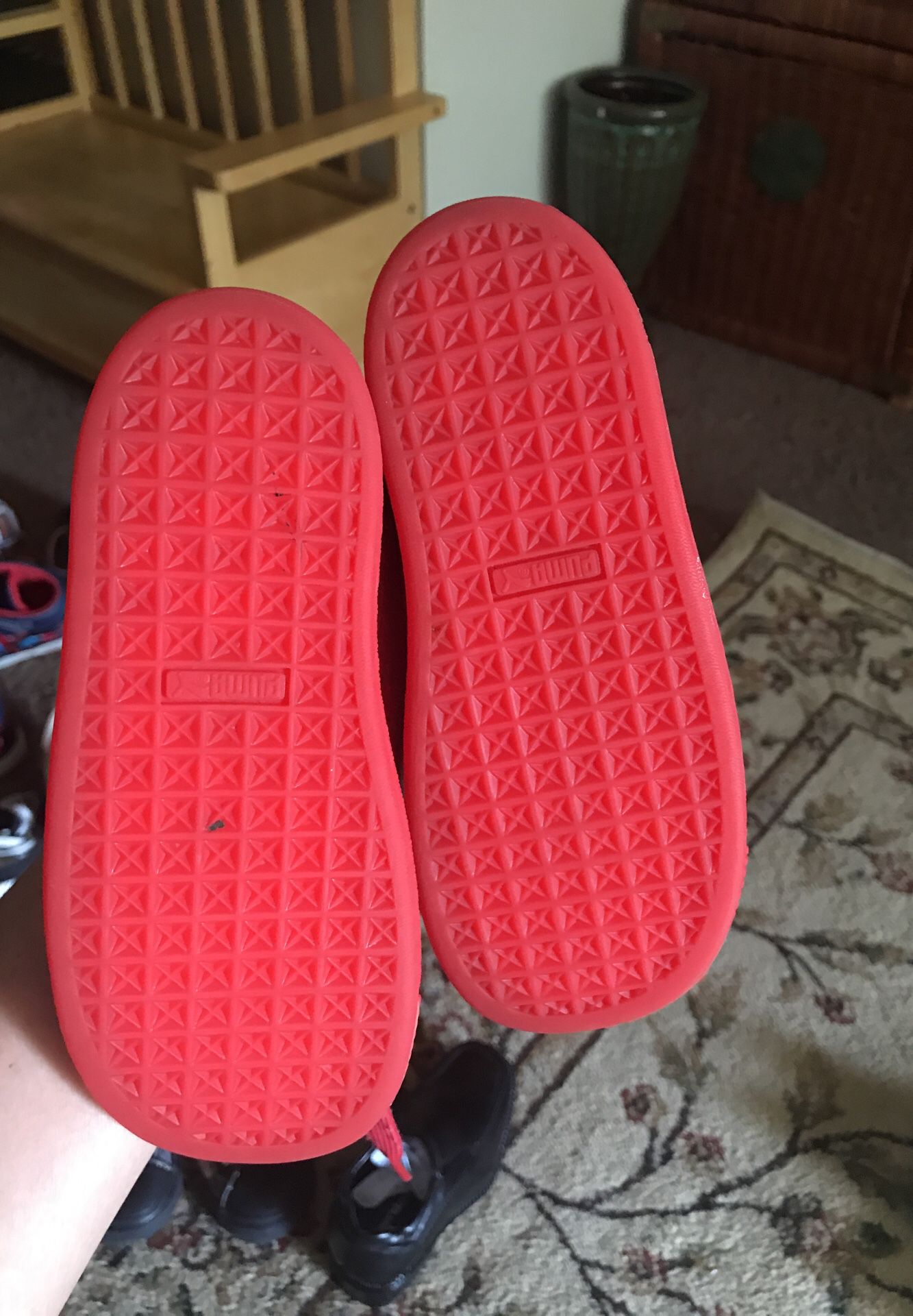 Size 10c Red pumas