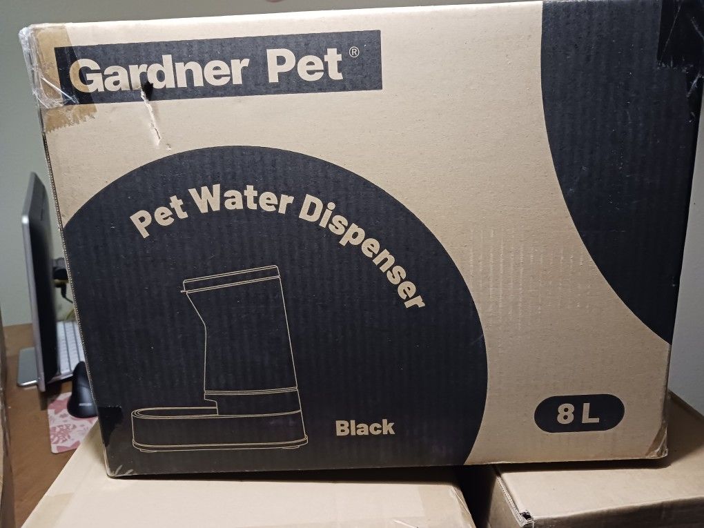 Automatic Pet Water Dispenser 8 Liters NEW IN BOX UNOPENED
