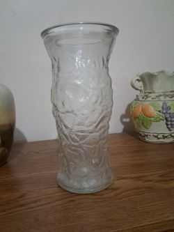Clear glasses crinkle vase