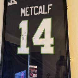 DK metcalf Signed Seahawks Jersey