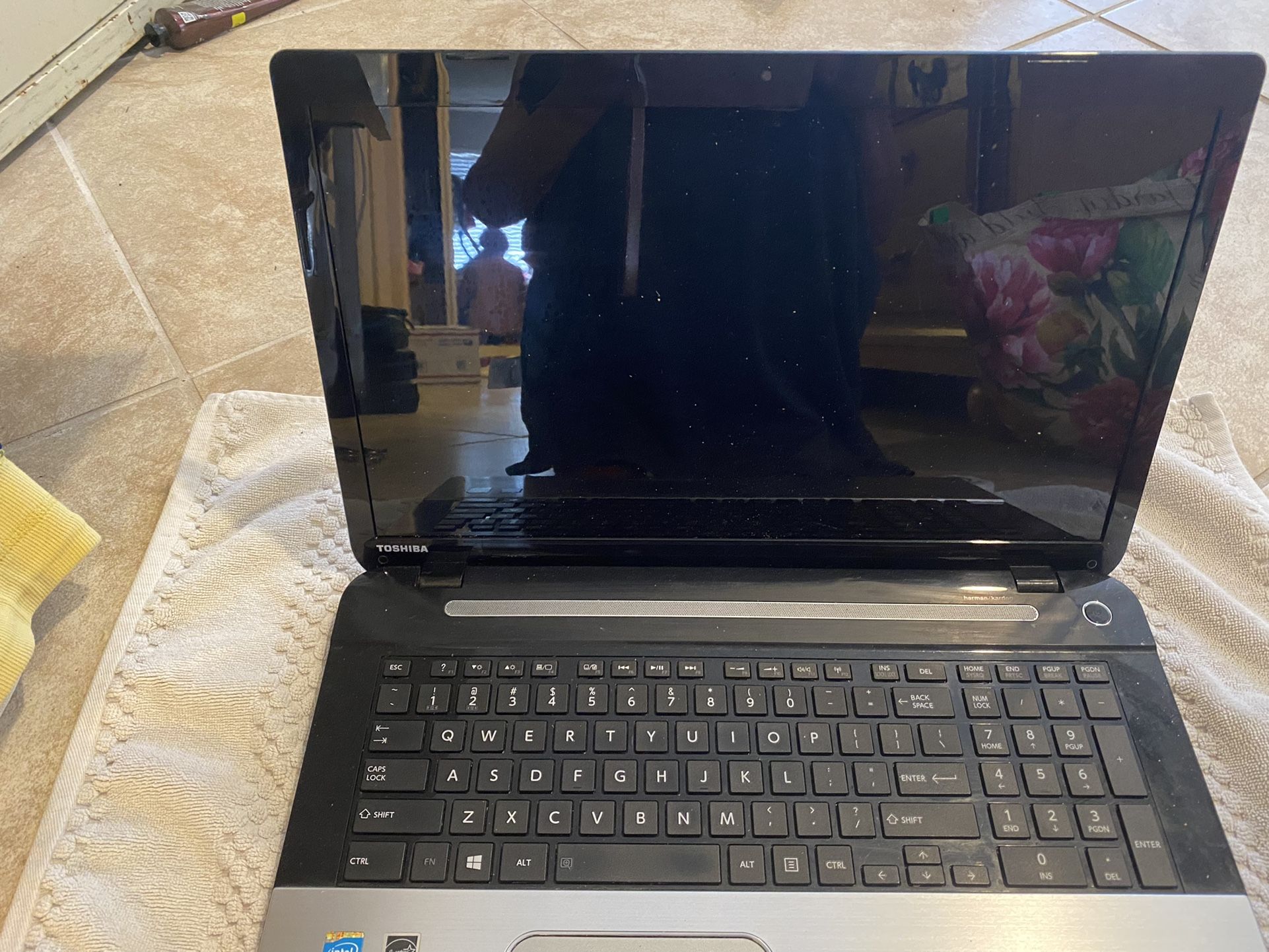 Toshiba Laptop 17"