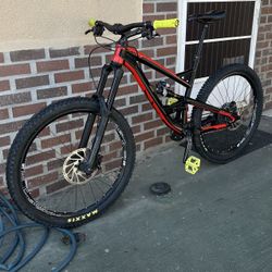 YT Capra Mountain Bike 