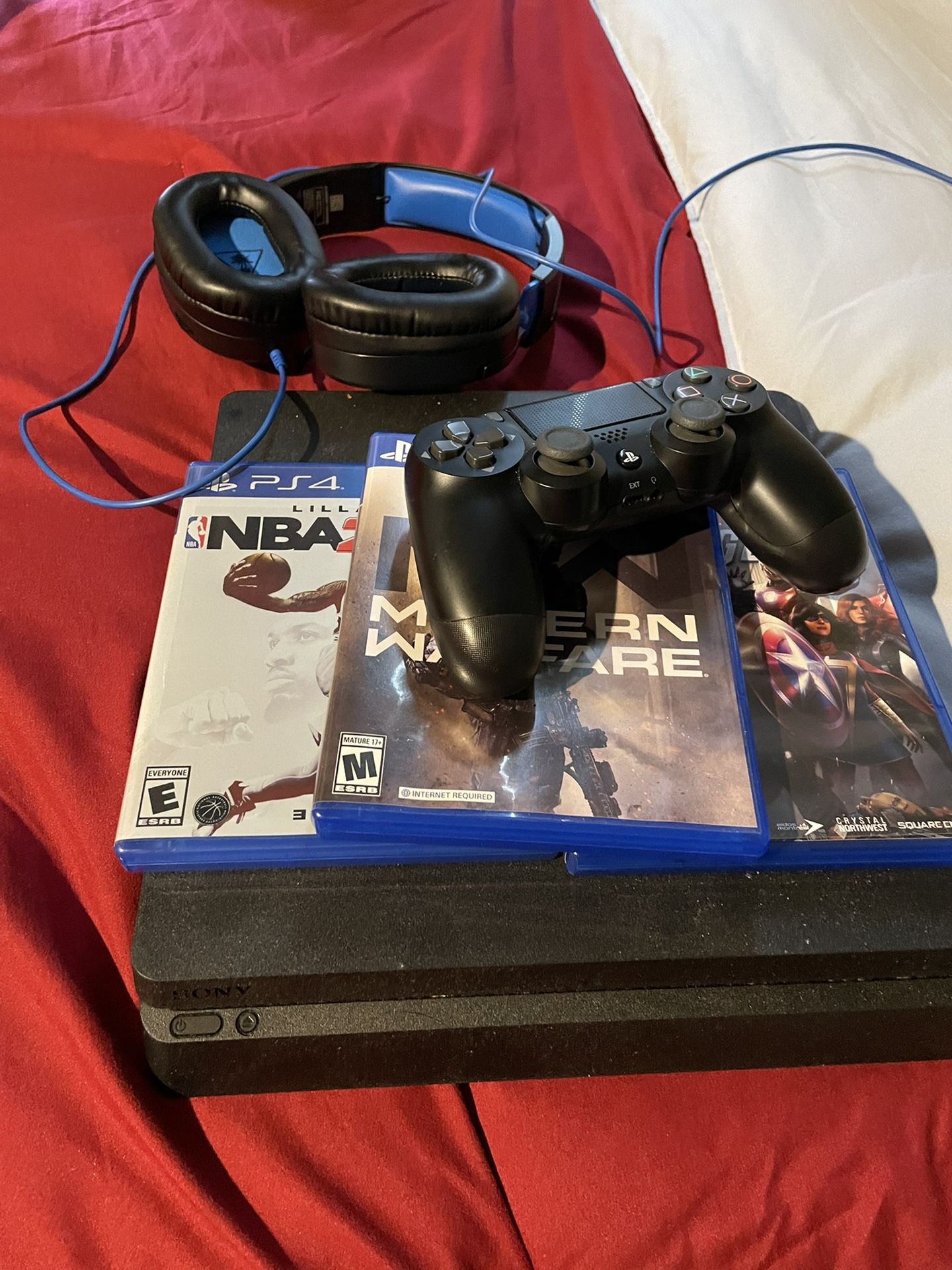 PlayStation 4 Slim With 3 Games And Headset