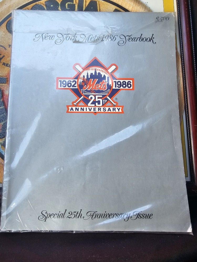 1986 World Series Champion New York Mets Special 25th Issue Team Yearbook! 🔥