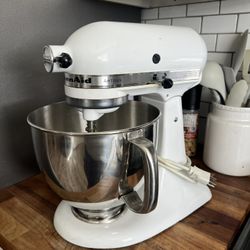 KitchenAid Artisan Series 5 Quart Tilt Head Stand Mixer