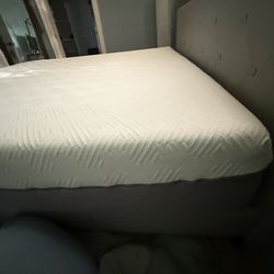 CA king mattress $400 new pristine