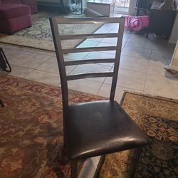 Kitchen Table Sits 6 Very Good Condition 