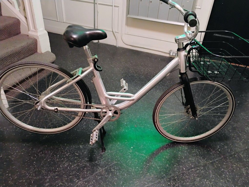 GT Step Thru Cruiser Comfort City Commuter Bike