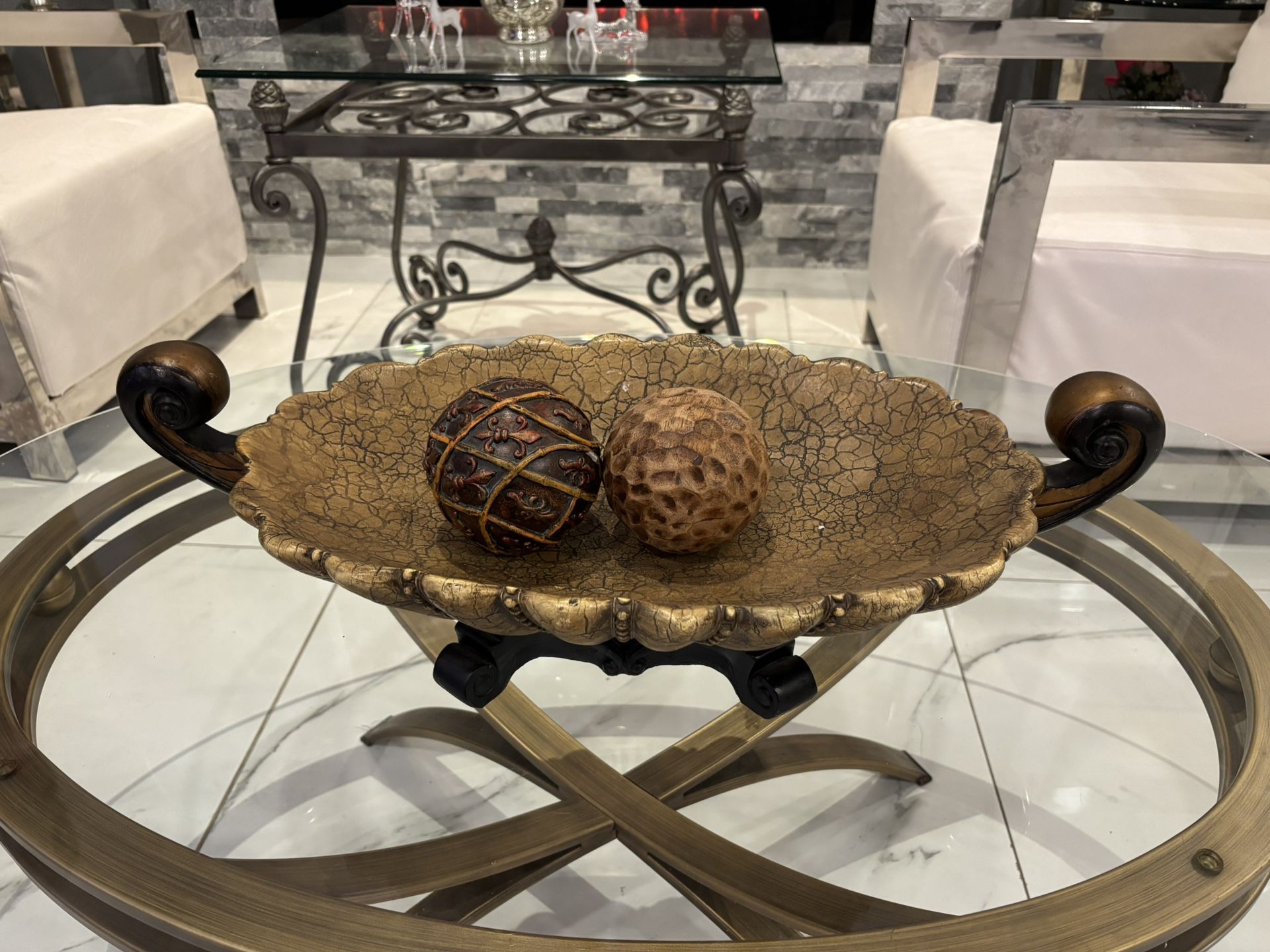 ✨💛 Beautiful Oval Glass Coffee Table + Centerpiece Included! 💛✨ 💛✨