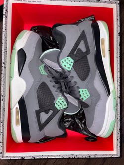 Jordan 4 green glow size 8.5