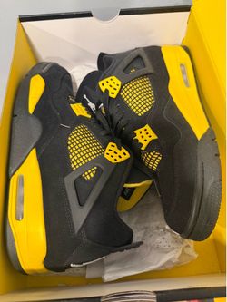 Jordan 4 thunder size 10.5