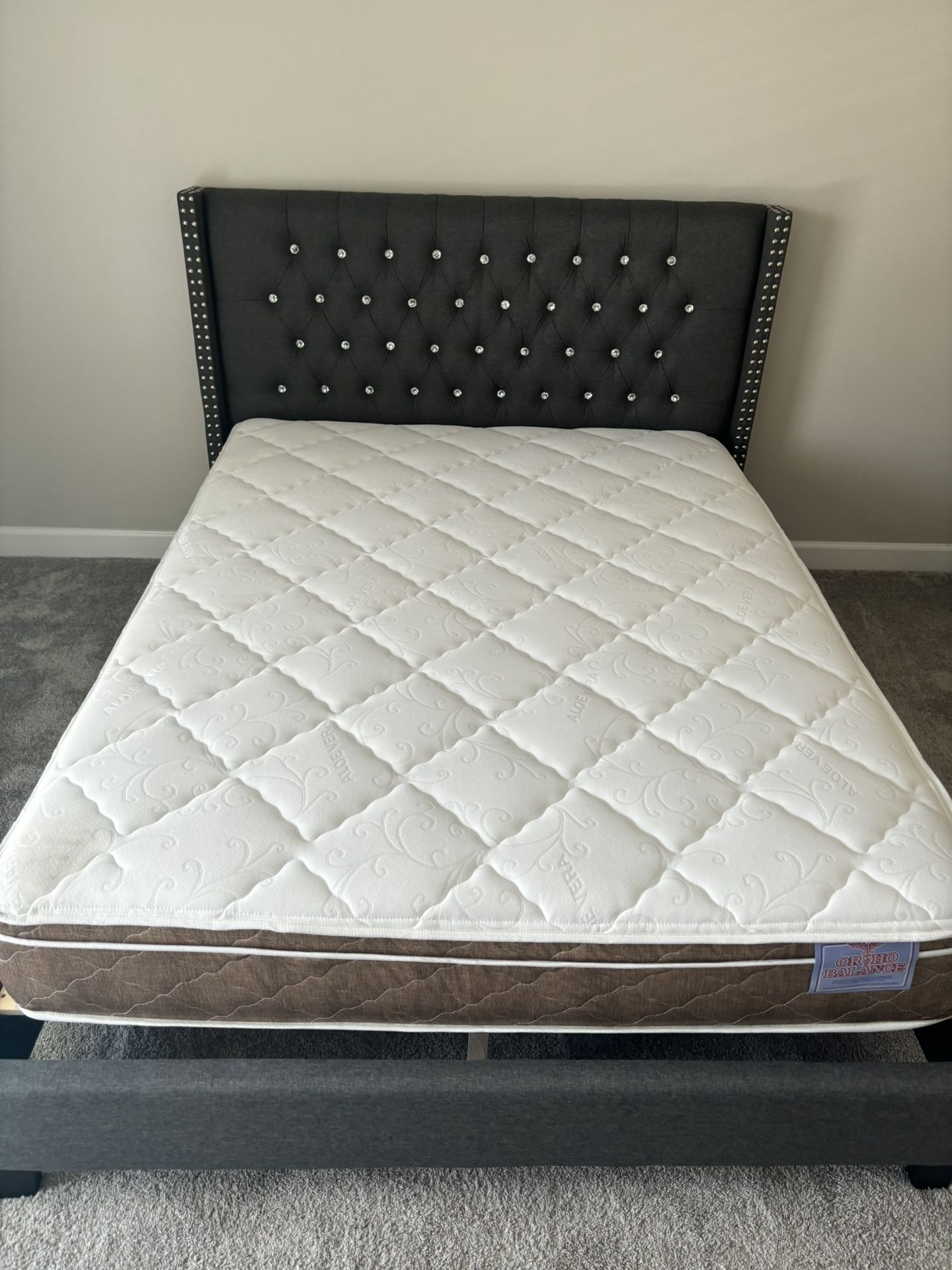 Queen Size Bed Frame With Mattress 