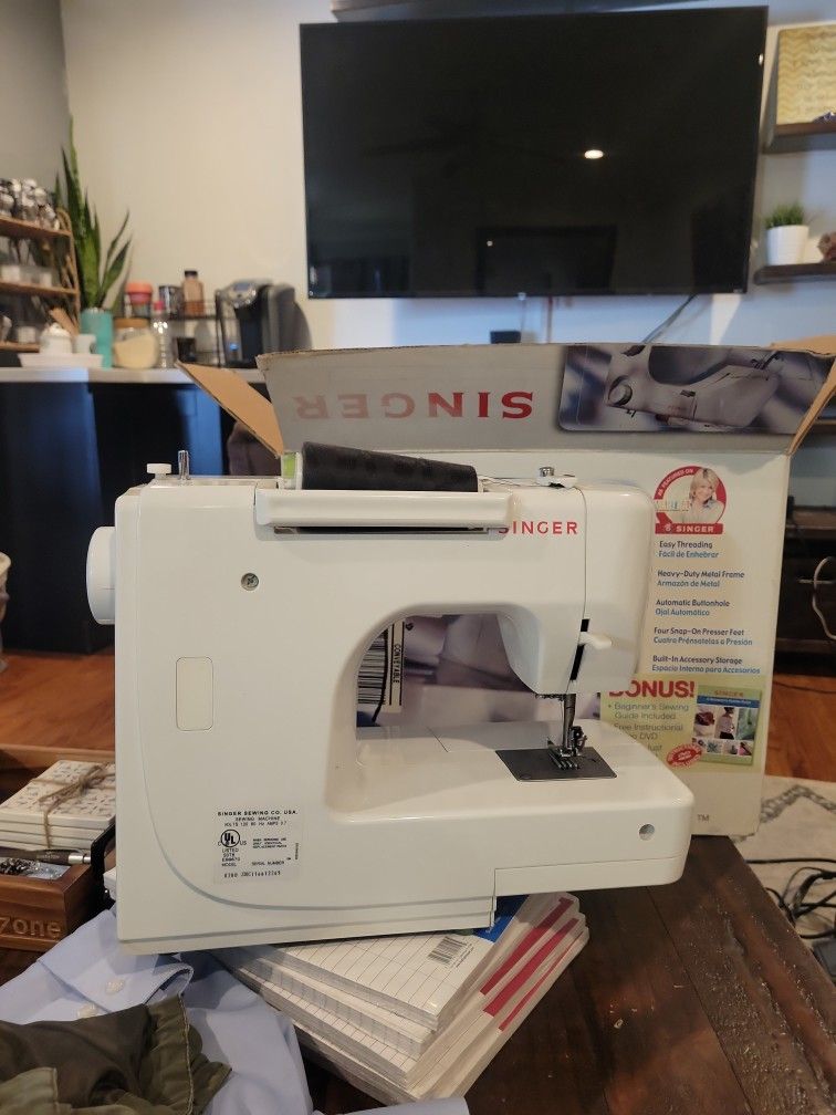 singer sewing machine 8280 for Sale in Lakewood, CA OfferUp